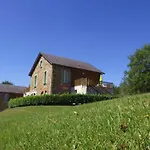 Vvf Cantal Salers Vendes Tatil parkı 3*