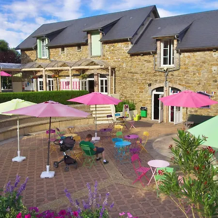Vvf Cantal Salers Vendes Tatil parkı Bassignac