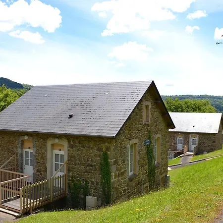 Vvf Cantal Salers Vendes Tatil parkı Bassignac