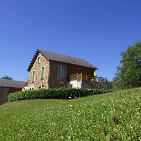Vvf Cantal Salers Vendes Tatil parkı 3*
