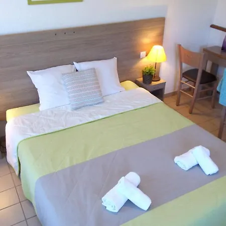 Vvf Cantal Salers Vendes Tatil parkı 3*