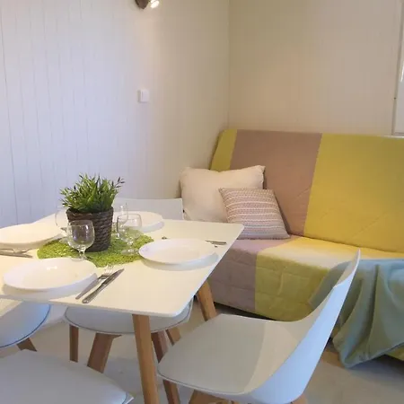 Vvf Cantal Salers Vendes Tatil parkı 3*