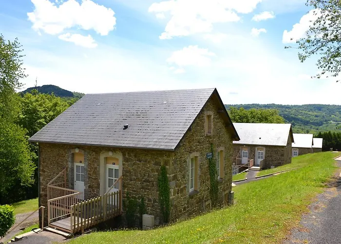 Vvf Cantal Salers Vendes Village de vacances Bassignac
